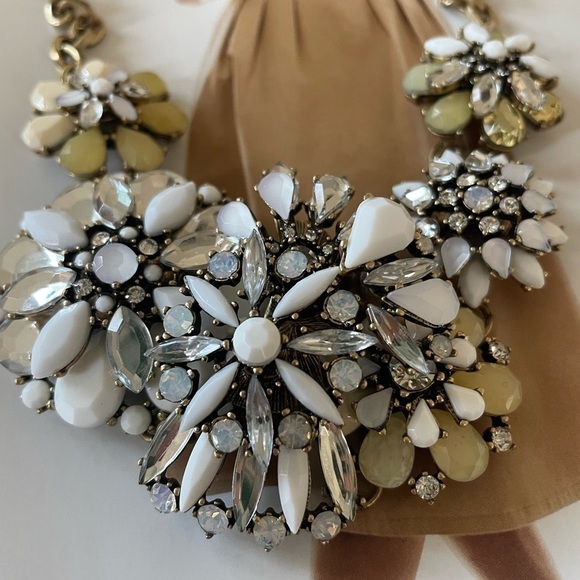 New - LOFT accents statement necklace - Picture 4 of 5